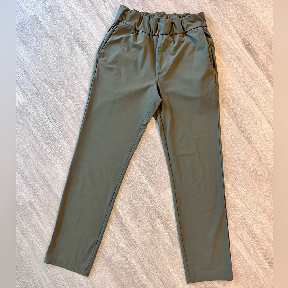 Vuori Miles Ankle Pant, Army Green Size XS - Front Pockets, Elastic Waist - New!